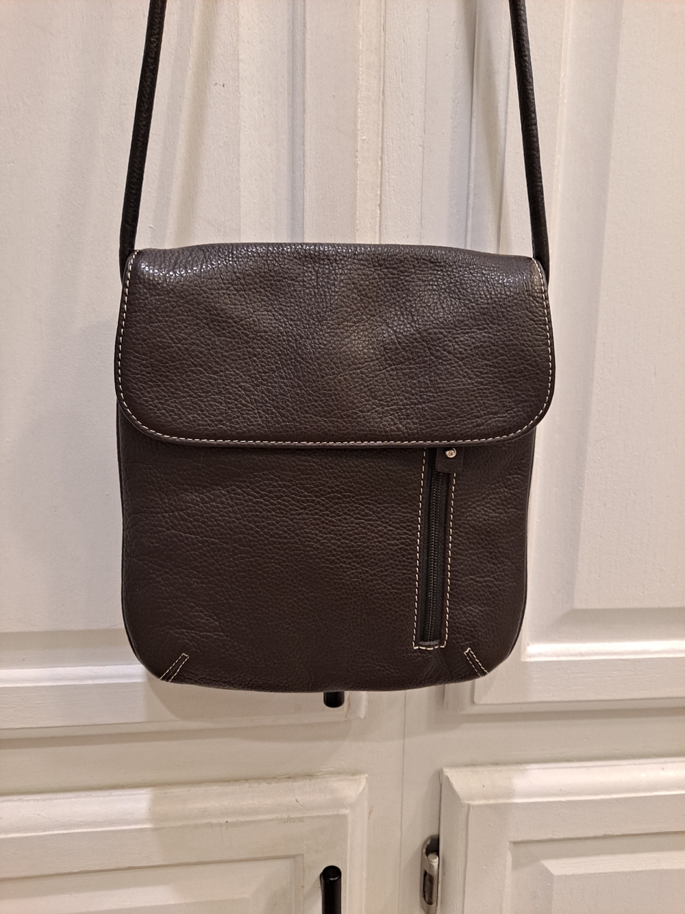 Great Northwest Vintage Rich Brown Pebbled Leather Minimalist Crossbody Bag